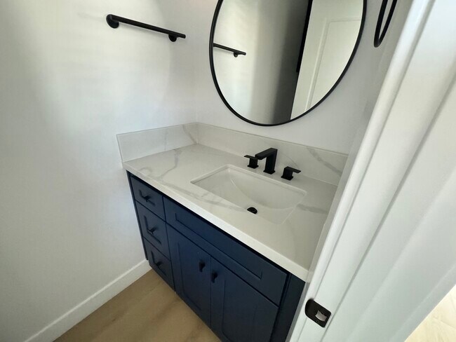 Foto del edificio - 18509 Burin Ave