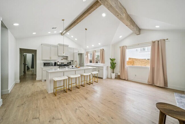 Foto del edificio - 310 N Rosedale Ave