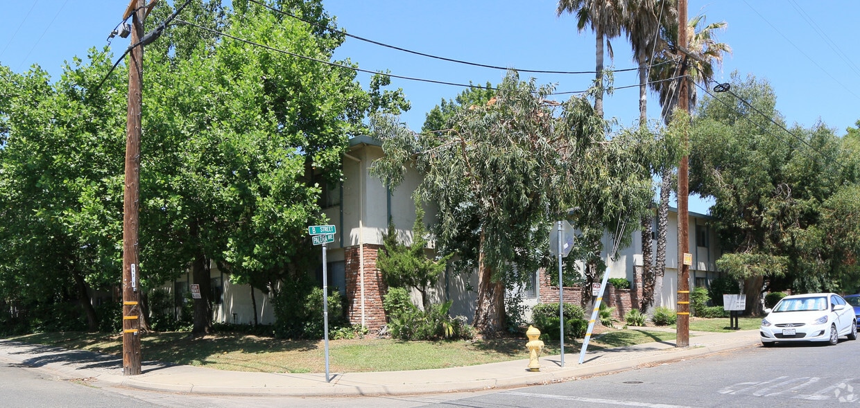Primary Photo - 1221 B St