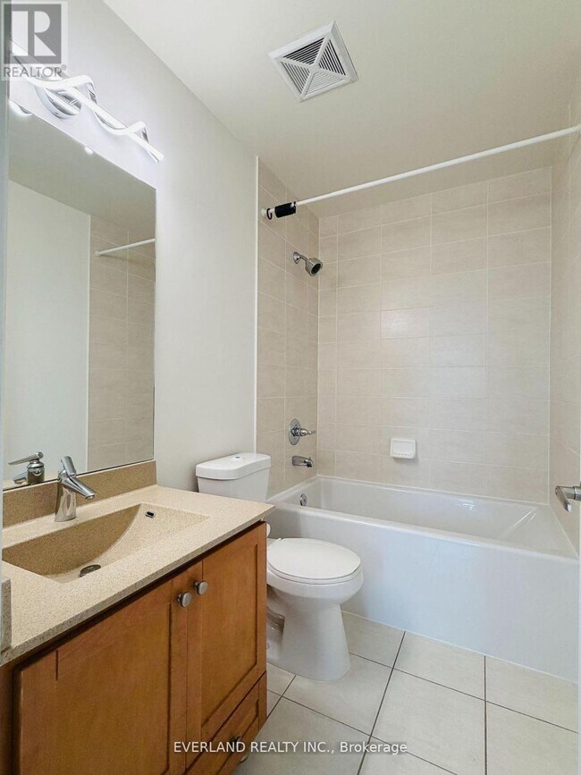 Building Photo - 125 Village Green Square