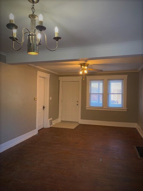 Building Photo - 1404 E Lake Ave