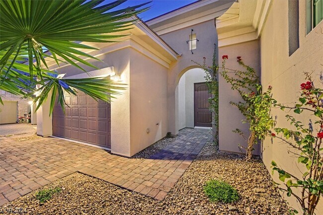 Building Photo - 23 Costa Di Lago