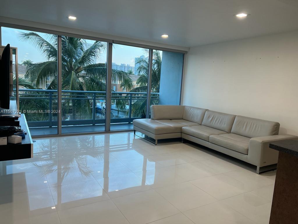 2950 NE 188th St Unit 203