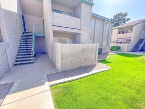 Building Photo - 623 W Guadalupe Rd
