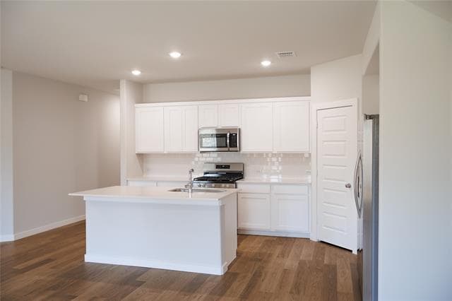 Building Photo - 4000 Falcon Dr