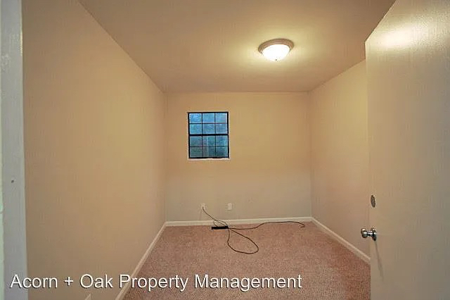 Foto del edificio - Room in Duplex on S Alston Ave