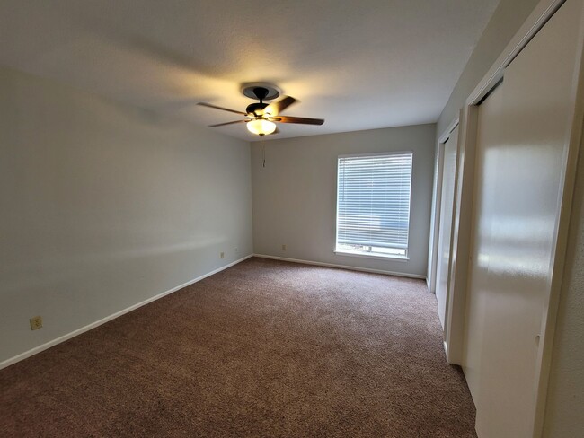Building Photo - Cute 2 Bedroom 2 Bath Condo close to Medic...
