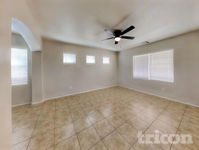 Foto del edificio - 3921 W Irwin Ave