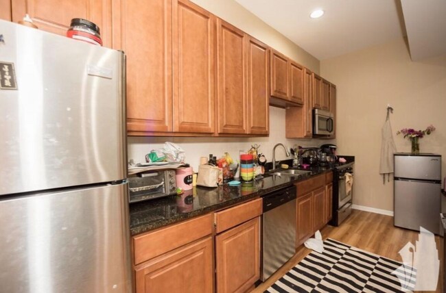 Foto del edificio - 3232 N Sheffield Ave