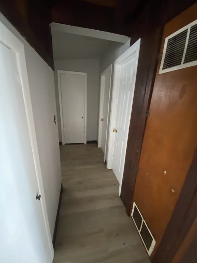 Foto del edificio - 619 W Poplar St