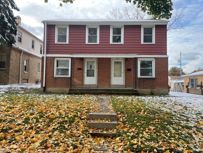 Building Photo - 233 S 74th St