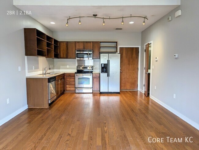 Building Photo - Corner Townhome available!