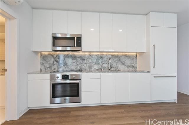 Building Photo - 987 Queen St