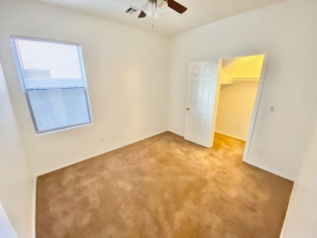 Building Photo - ADORABLE 2 STORY HOME 5 BEDROOMS/ 2 FULL B...