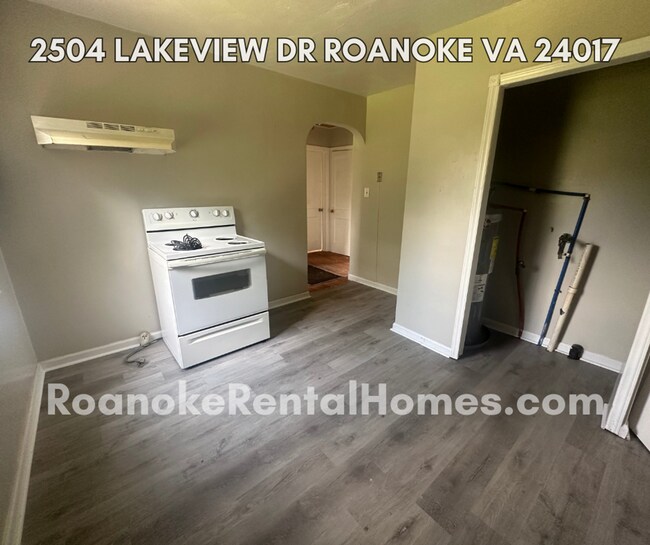 Foto del edificio - 2504 Lakeview Dr Roanoke VA 2bed/1bath $1295