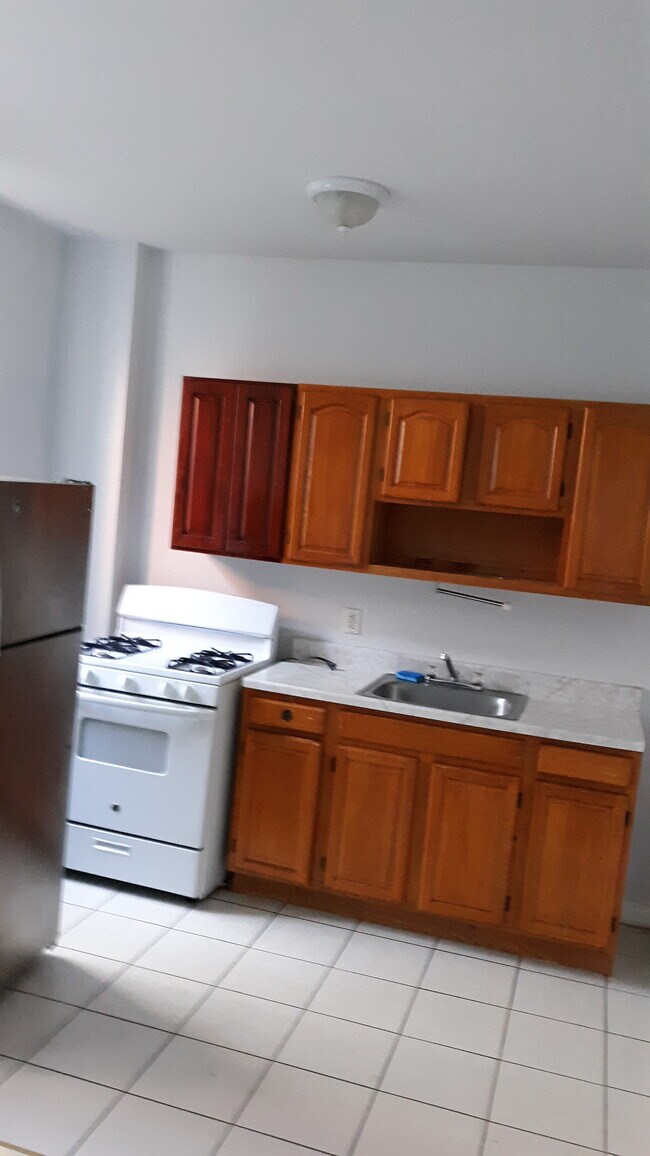 Building Photo - 932 Belmont Ave