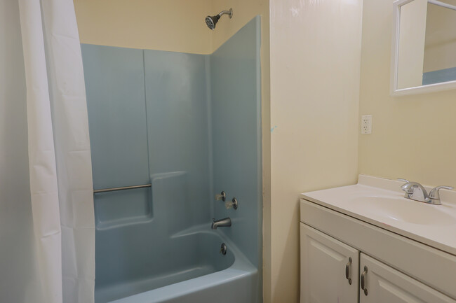 Building Photo - 1460 Pocono Ln