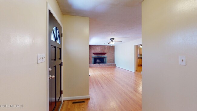 Foto del edificio - 60 Midland Rd