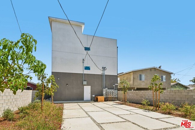 Building Photo - 219 E 87th St