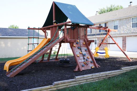 Children's play set - 1635 E 120th St