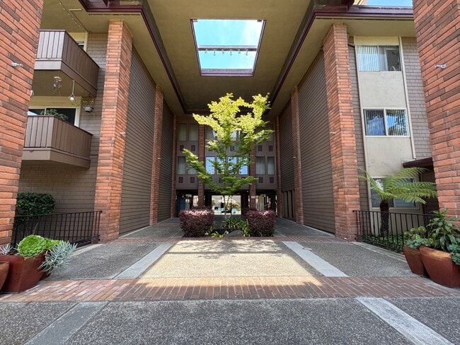 Foto del edificio - 1311 Webster St