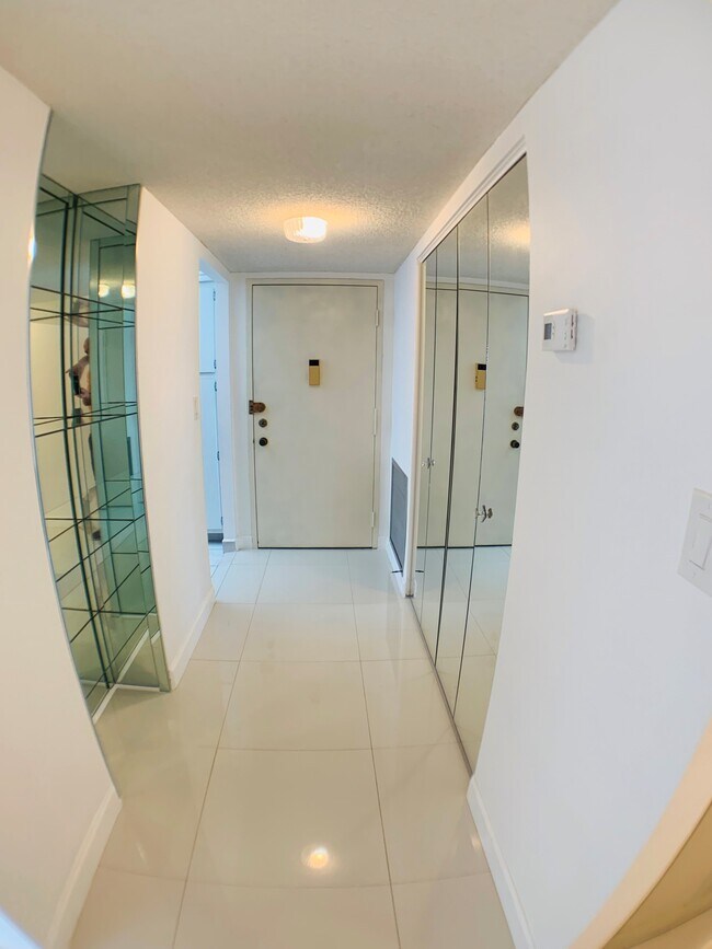 Building Photo - 1300 NE Miami Gardens Dr