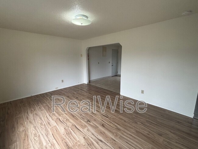 Foto del edificio - 241 Rose Ave
