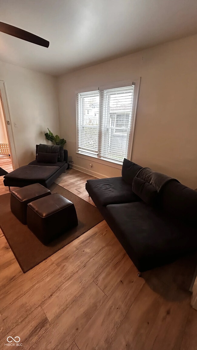 Foto del edificio - 3851 Broadway St