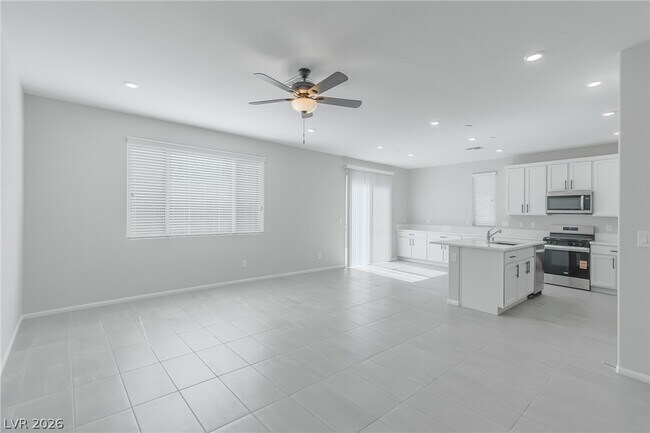 Foto del edificio - 5945 Lindenberry Walk St