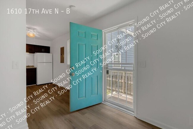 Building Photo - 1610 17th Ave N
