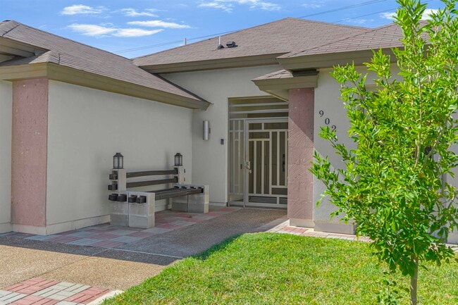 Building Photo - 902 La Rosita