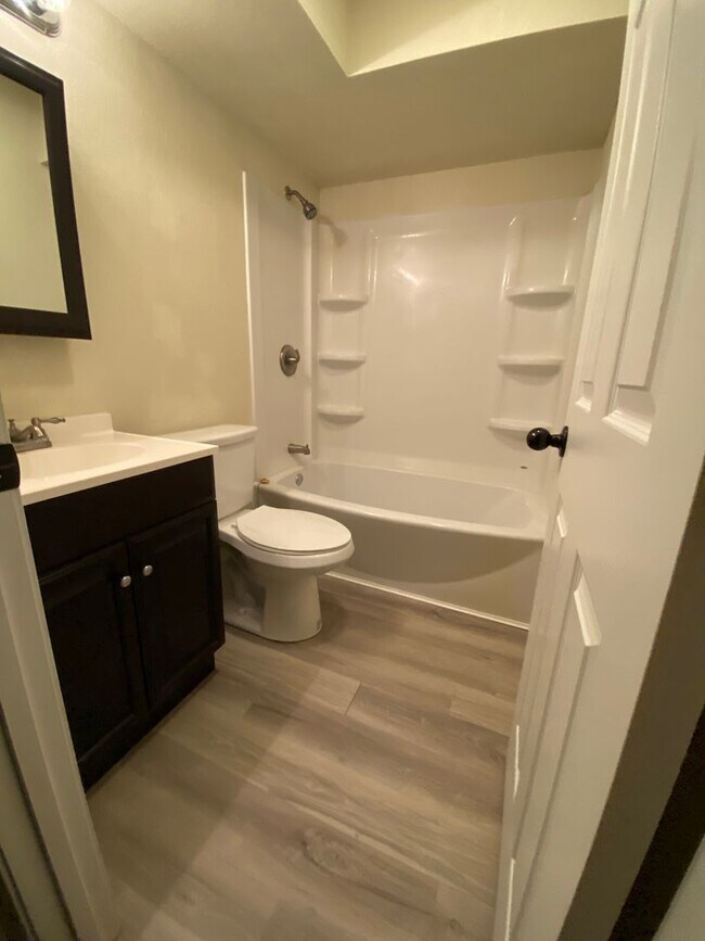 Building Photo - Westmount Apartments