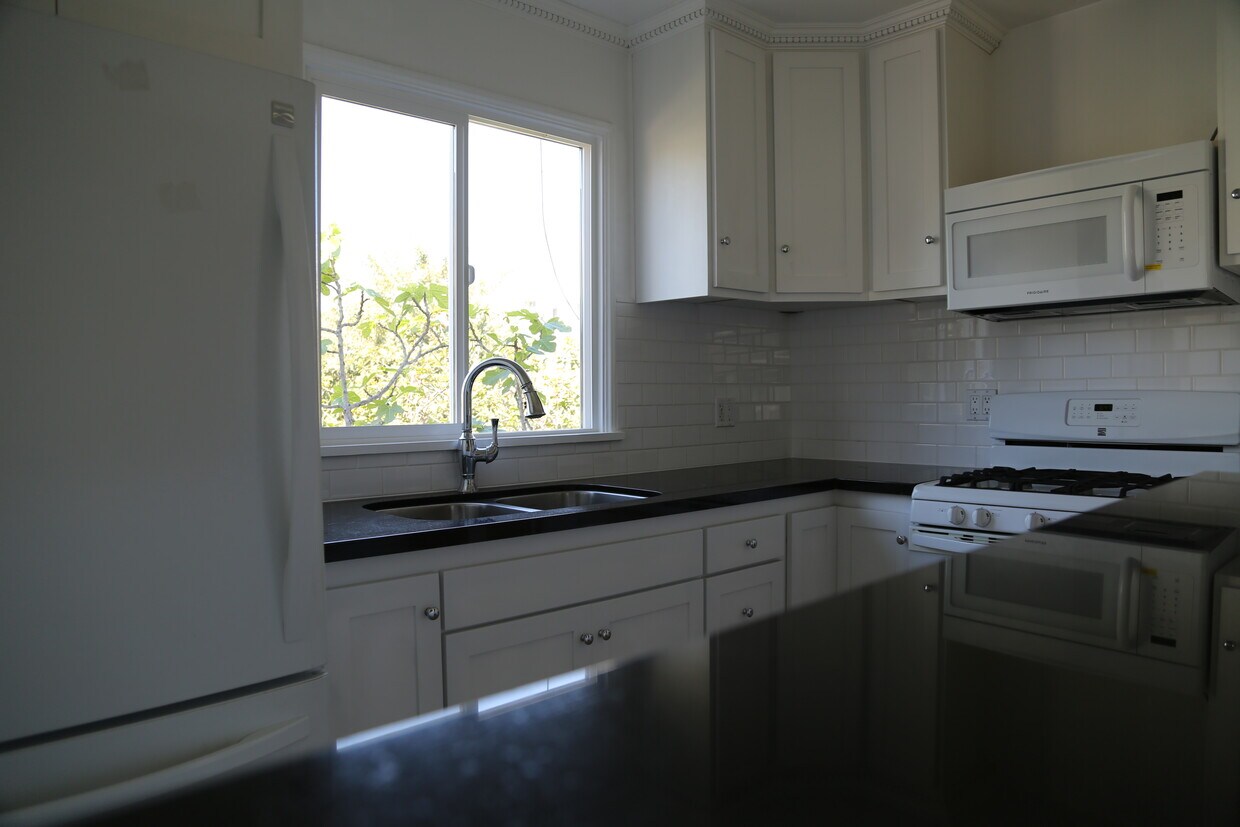 Foto principal - 8688 Cashio St