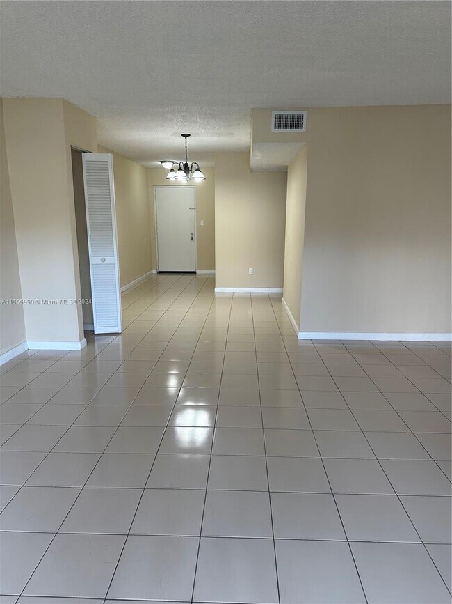 Foto del edificio - 230 NW 87th Ave