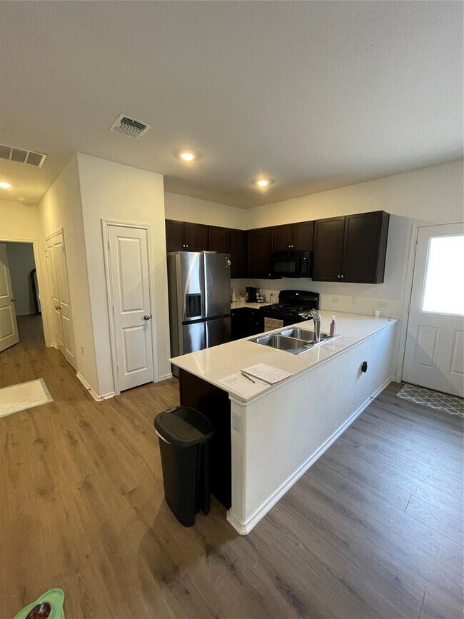 Building Photo - 2821 Dezmond Diamond Ct