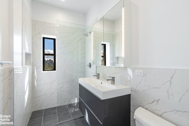 Building Photo - MINT PREWAR 3BR W/ DIRECT PARK VIEWS