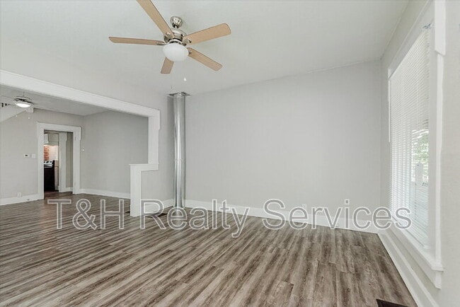 Building Photo - 1134 Lasalle St