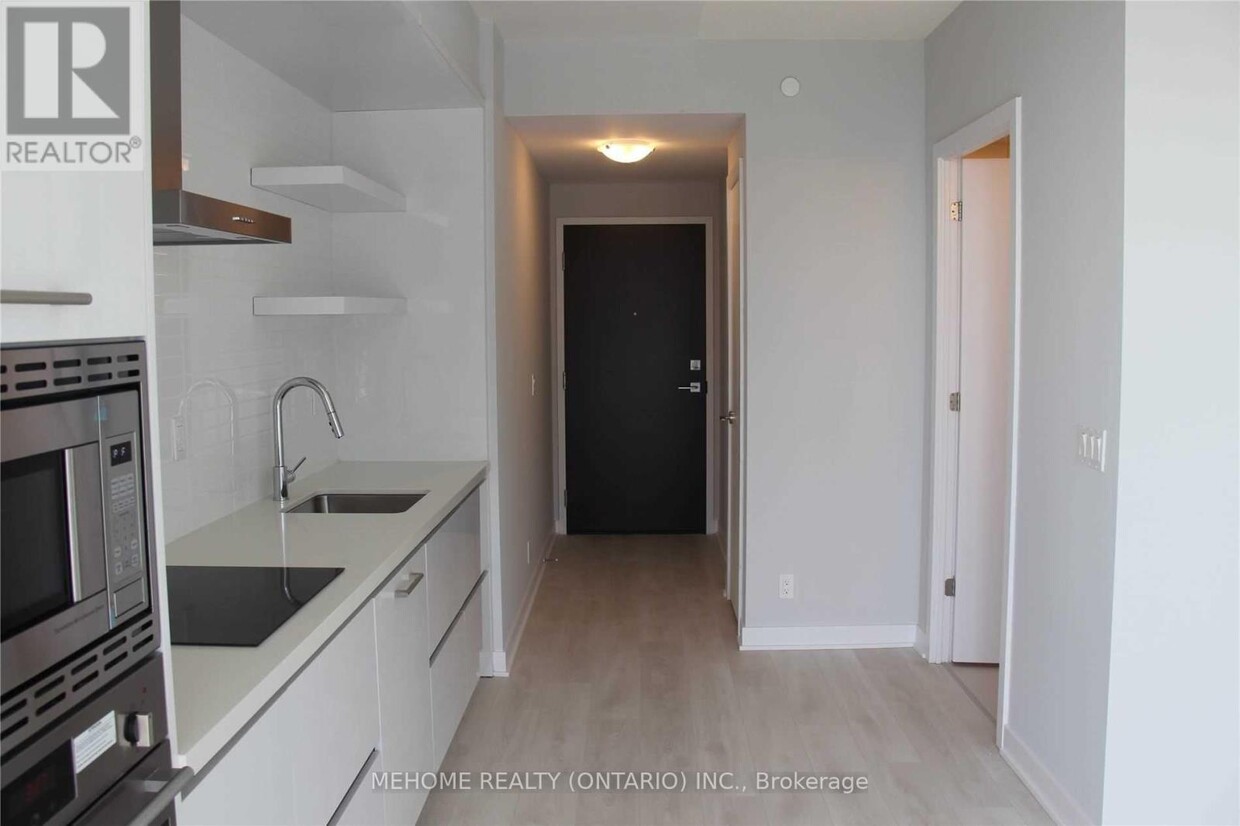 Primary Photo - 2221-2221 Yonge St