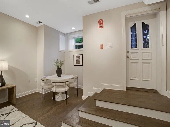 Foto del edificio - 1332 Park Rd NW