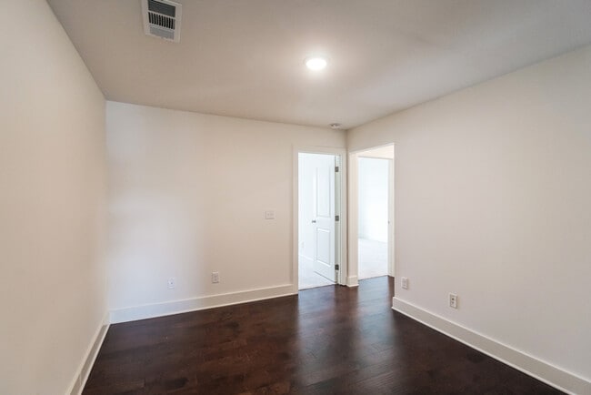 Building Photo - 80 Auburn Hls Dr