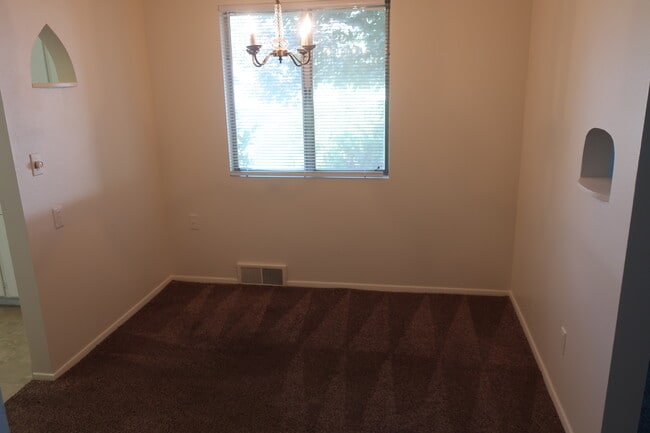 Foto del edificio - 121 N Miller St