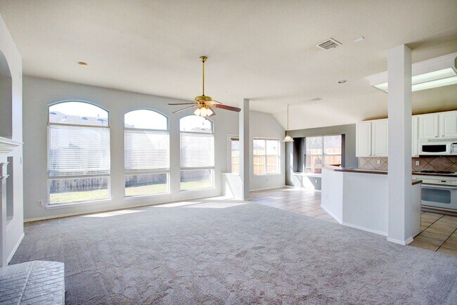 Building Photo - 3 Bedroom 2 Bath located in Beacon Hill