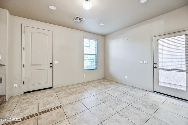 Building Photo - 2060 E Heartwood Ln