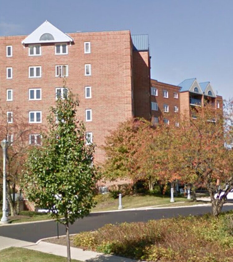 7120 N Milwaukee Ave Unit 704, Niles, IL 60714 Condo for Rent in Niles, IL