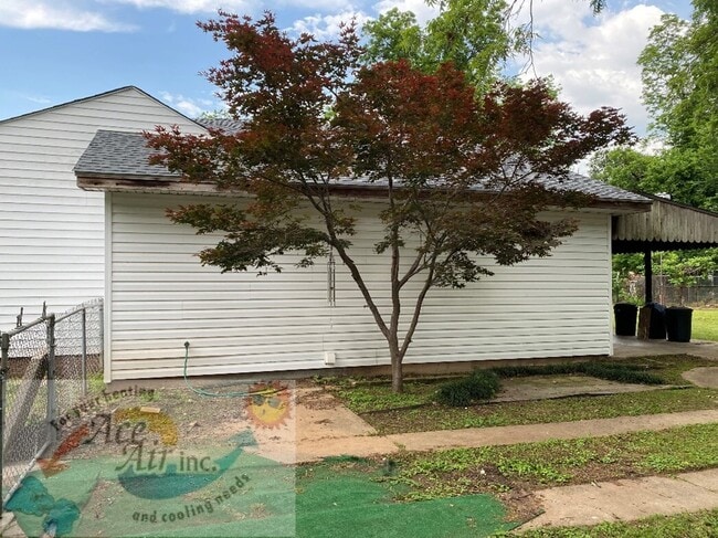 Building Photo - 5530 S Newport Ave