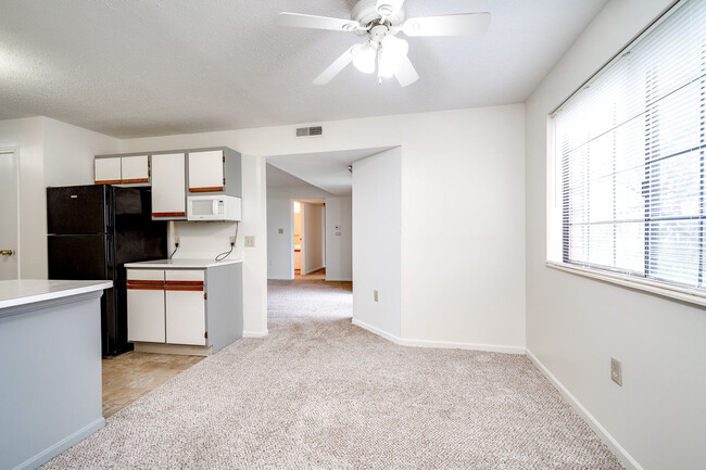 Carriage Court - Apartments in Springdale, OH | Apartments.com