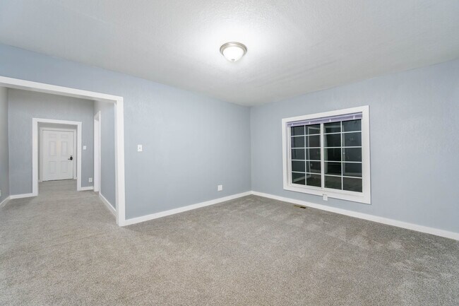 Foto del edificio - 407 W 6th Ave