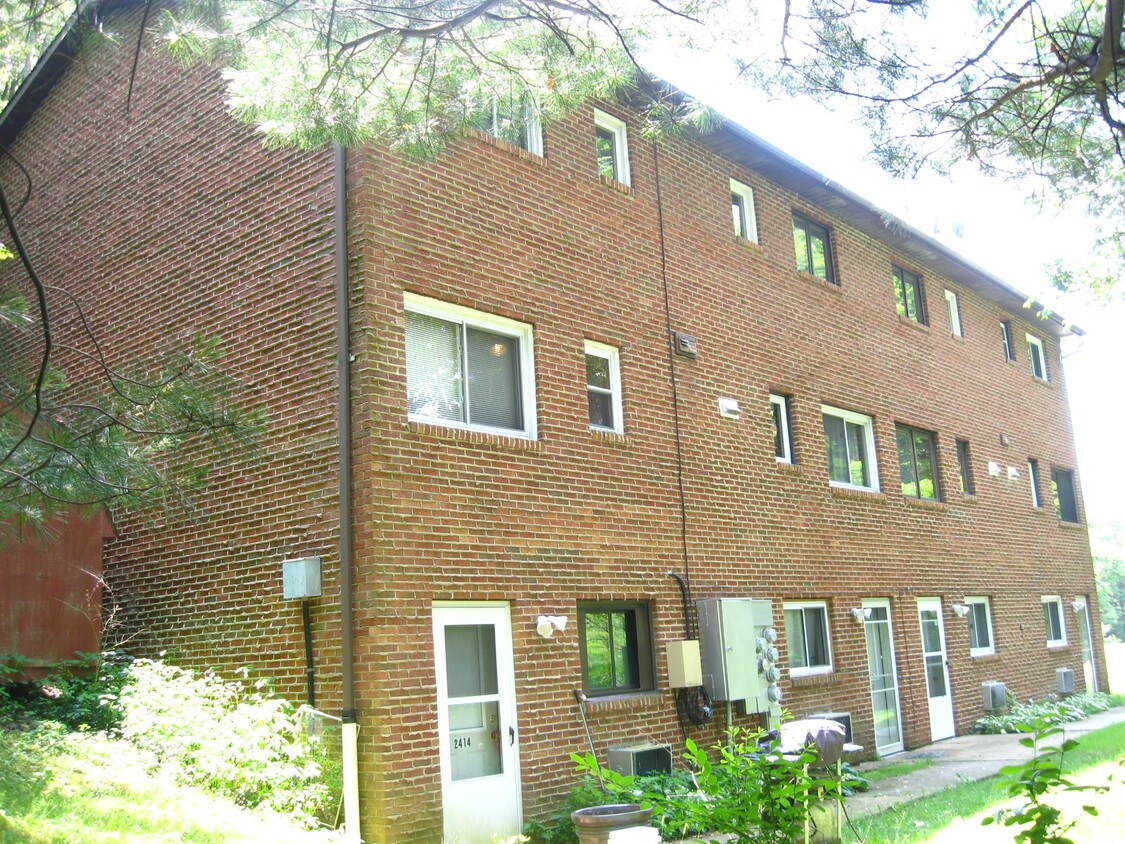 2414 Manor Dr, Ford City, PA 16226 Apartments in Ford City, PA