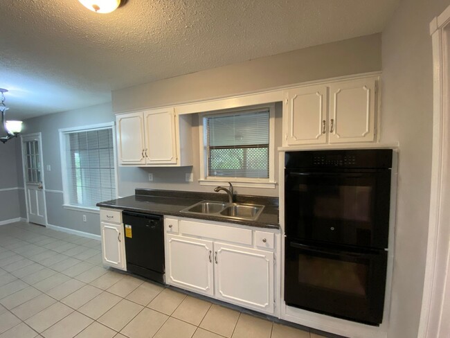 Building Photo - 6036 Williams Cove