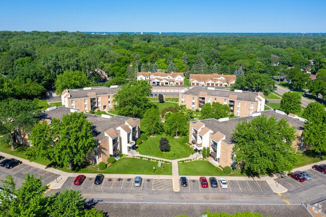 Aerial - Silver Oaks Court Apartments